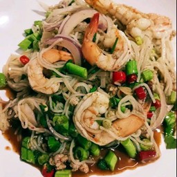 ยำกุ้งสดขนมจีน