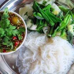 ข้าวปุ้นฮ้อนน้ำแจ่ว (เส้นสด)