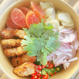 ข้าวขยำหมูริมคลอง