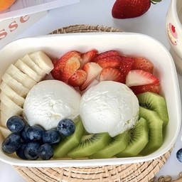 Greek yogurt jumbo bowl x กีวี่ x สตรอเบอร์รี่ x บลูเบอร์รี่ x กล้วย