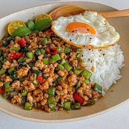 芹菜肉末盖饭加例汤ขึ้นฉ่ายผัดหมูสับราดข้าวแภมซุป