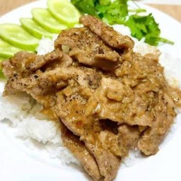 ข้าวหมูกระเทียม