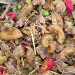 ผัดเผ็ดขาหมู+โครงหมู