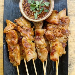 ไก่ย่างสมุนไพรไม้ละ15฿