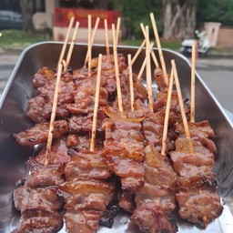 หมูปิ้ง 5 ไม้+ ข้าวเหนียว1 ห่อ