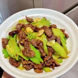 苦瓜牛肉มะระผัดเนื้อ