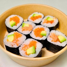 ข้าวห่อสาหร่ายไส้ ปลาแซลมอน + อะโวคาโด / Salmon  Avocado  Maki