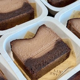Brownie Chocolate Basque Cheesecake