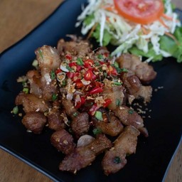 สามชั้นคั่วพริกเกลือ