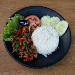 ข้าวกะเพราเอ็นไก่กรุบ