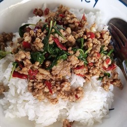 กระเพราหมูสับ