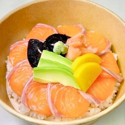 ข้าวหน้าปลาแซลมอนสด (สไลด์) ฟรี สาหร่าย ซุป