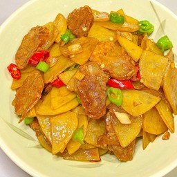土豆片炒肉มันฝรั่งแผ่นผัดหมู