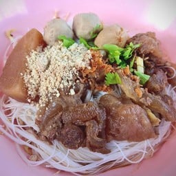 ก๋วยเตี๋ยว พ่อแจ้ แม่โอ๋