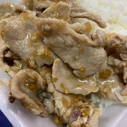 ข้าวหมูผัดกระเทียม