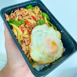 ข้าวกระเพราหน่อไม้หมูสับ