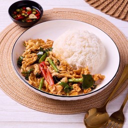 ผัดพริกแกง