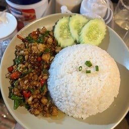 ข้าวผัดกะเพรา