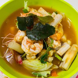 แกงส้มกุ้งผักรวม