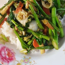 ข้าวผัดผักรวมหมูสับ