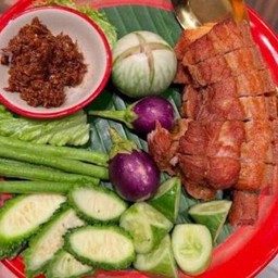 ชุดเซตหมูสามชั้นทอดกับแจ่วบองน้ำพริกปลาร้าทรงเครื่อง