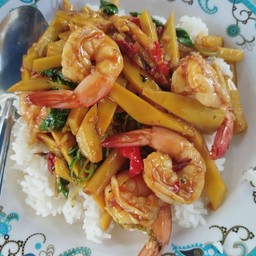 กระเพรากุ้งหน่อไม้ ไข่ดาว