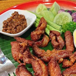 ชุดเซตเนื้อแดดเดียสทอดกับแจ่วบองน้ำพริกปลาร้าทรงเครื่อง