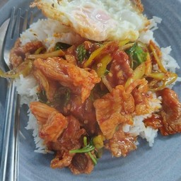 ข้าวพริกแกงหมูชิ้น ไข่เจียว