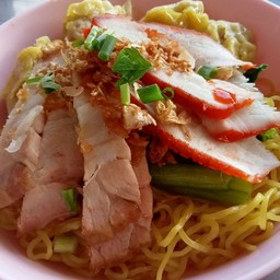 บะหมี่เกี๊ยวหมูแดง+หมูกรอบ(พิเศษ)