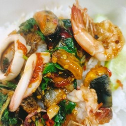 กะเพาทะเลราดข้าว