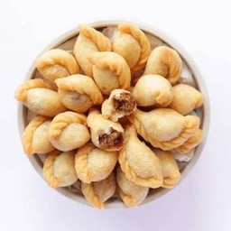 ถุงละ 30 บาท มีทั้งหมด  24 ตัวครับ