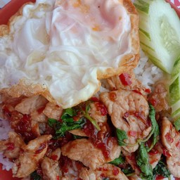กะเพาหมูชิ้นราดข้าว