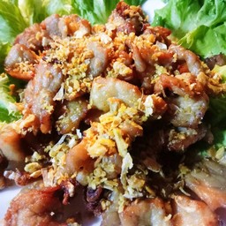 หมูทอดกะเทียมราดข้าว