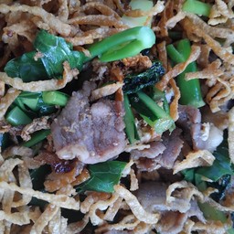 บะหมี่กรอบผัดซีอิ๋ว