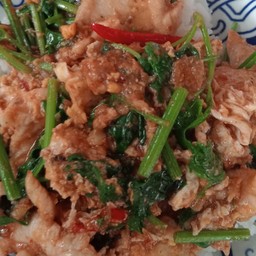 ข้าวราดหมูหมักผัดสุกี้