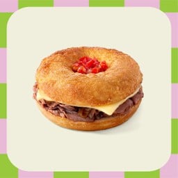 Roasted Beef & Caramelized Onion Bagel