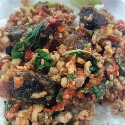 กะเพาไข่เยี่วยวม้าหมูสับราดข้่าว