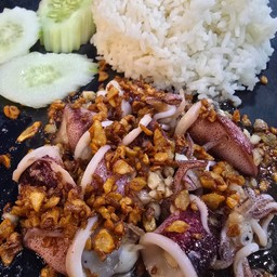 หมึกผัดกระเทียม