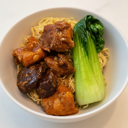 บะหมี่ซี่โครงหมูอบเห็ดหอม