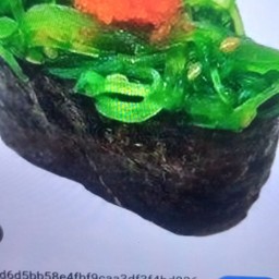 ชูชิหน้ายำสาหร่าย