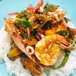 ผัดฉ่าทะเลราดข้่าว