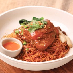หมี่ไก่ตุ๋นซีอิ๊วน้ำผึ้งป่า
