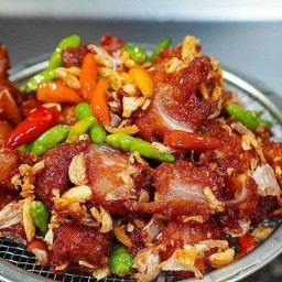 แหนมซี่โครงหมูทอดราดข้าว