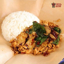 กะเพราไก่ชิ้น