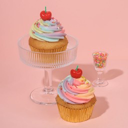 Rainbow Sprinkel Cupcake ชิ้น (เรนโบว์สปริงเกอร์คัพเค้ก)