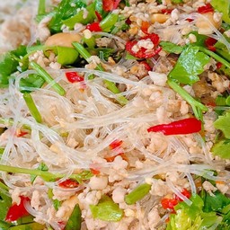 ยำวุ้นเส้นโบราณ ทะเลหมูสับ