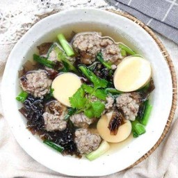 แกงจืดเต้าหู้สาหร่ายหมูสับ