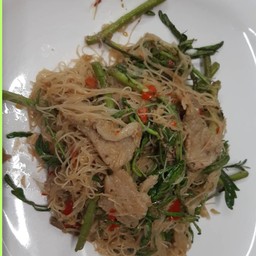 หมี่กระเฉดหมู