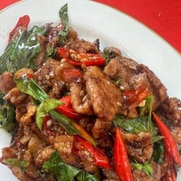 หมูผัดใบมะกรูด