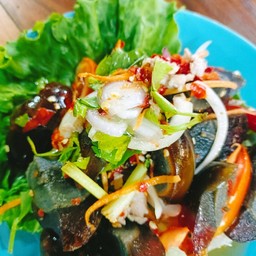 ยำไข่เยี่ยวม้าหมูสับ